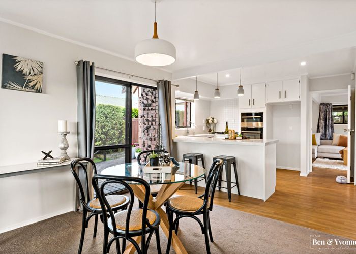  at 2/20 Kentigern Close, Pakuranga, Auckland