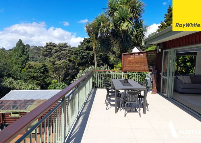  at 6 Dorothy Road, Laingholm, Waitakere City, Auckland