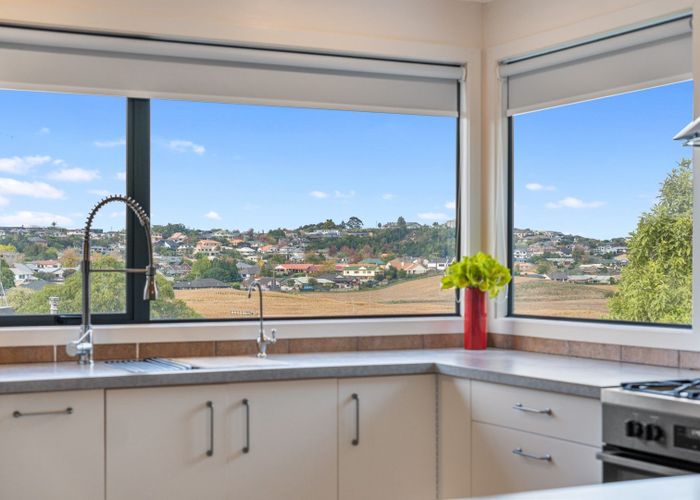  at 9 Guernsey Place, Grandview Heights, Hamilton, Waikato