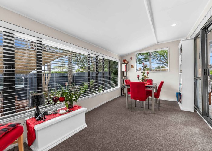  at 9 Le Havre Place, Takanini
