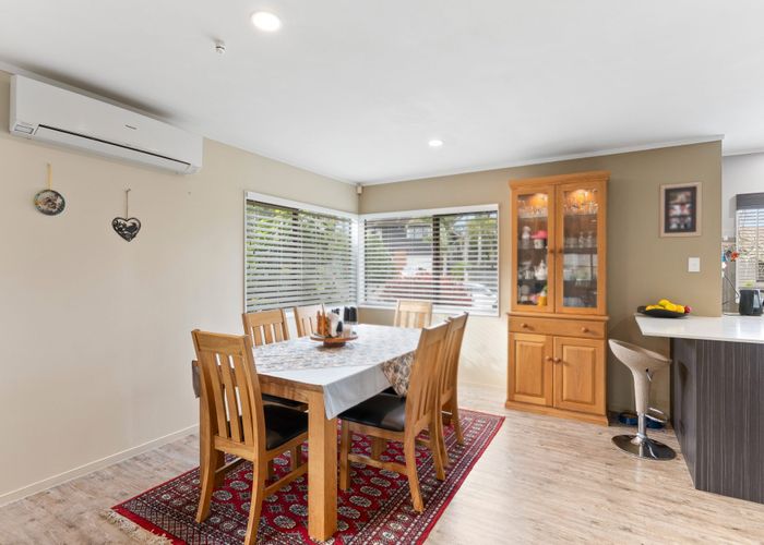  at 2 Woodview Rise, Botany Downs, Manukau City, Auckland