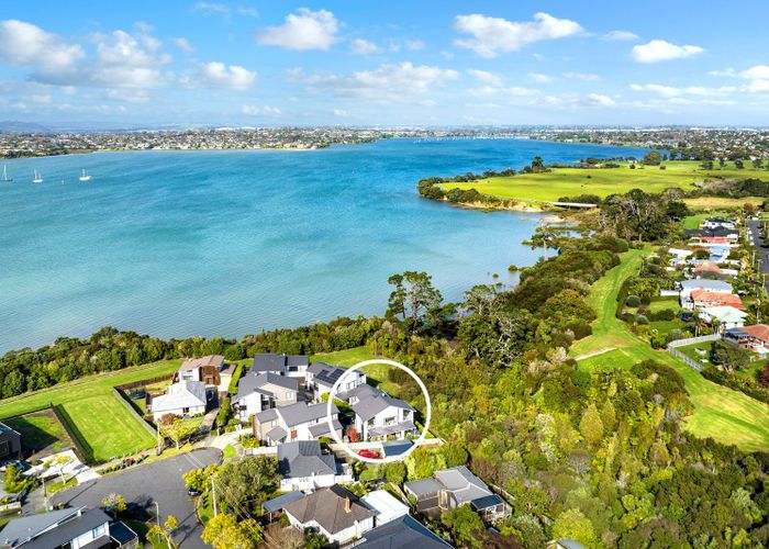  at 19B Fernwood Place, Wai o Taiki Bay, Auckland