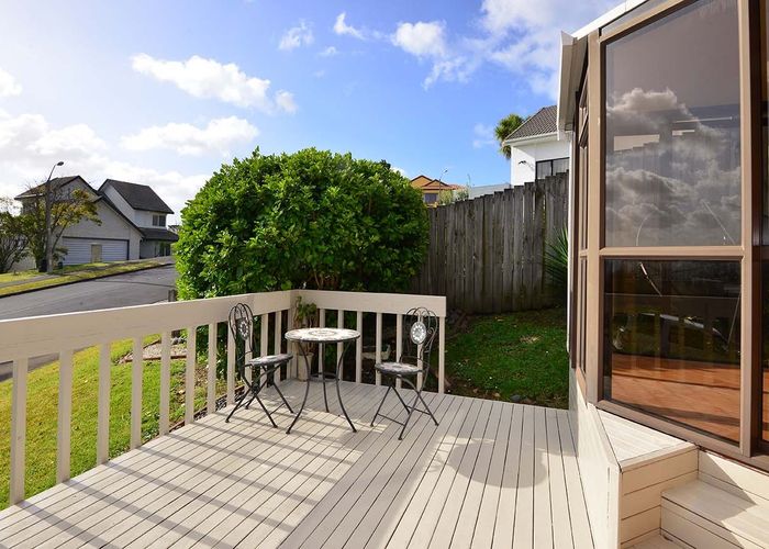  at 8 Tenbless Court, Unsworth Heights, North Shore City, Auckland