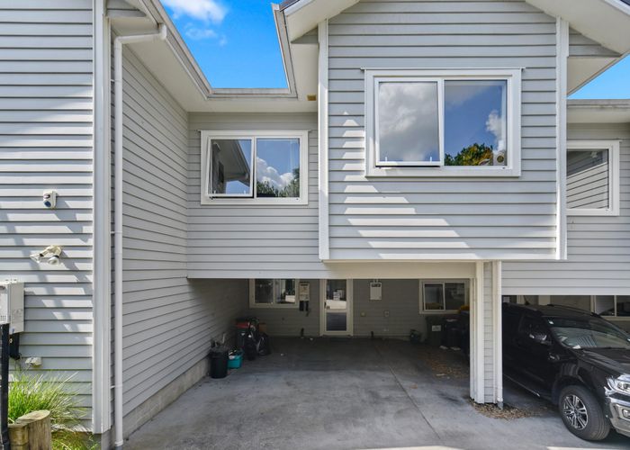  at 2/5 Edgecumbe Street, Whitiora, Hamilton