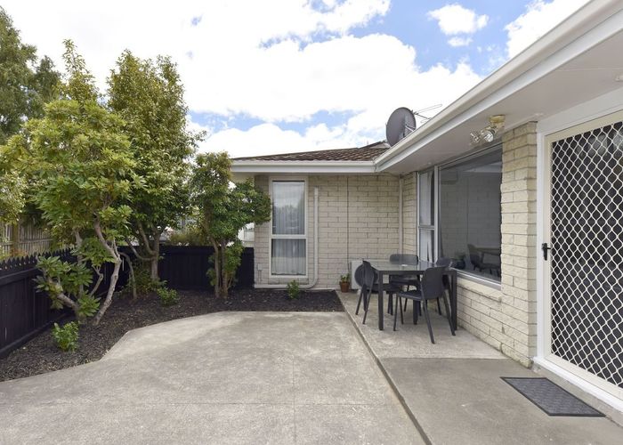  at 2/8 Bowen Street, Upper Riccarton, Christchurch