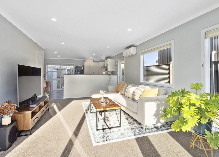  at 2/1 Murphy Place, Titahi Bay, Porirua, Wellington