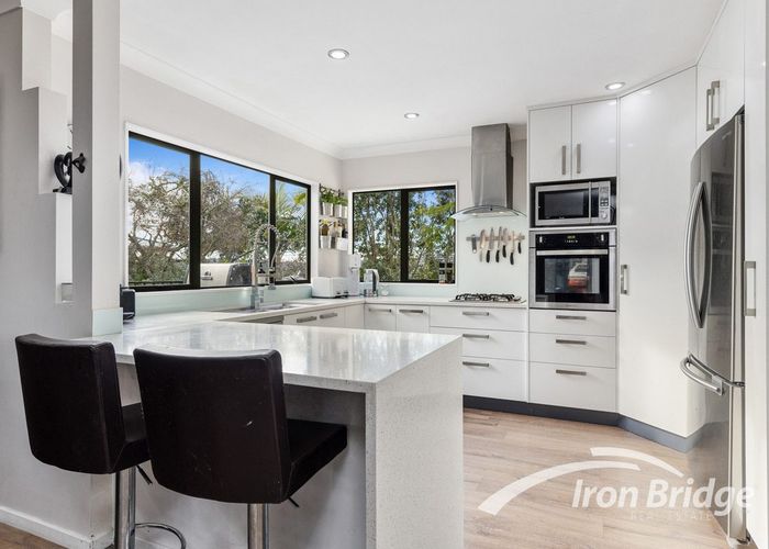  at 2/25 Tramway Road, Beach Haven, Auckland
