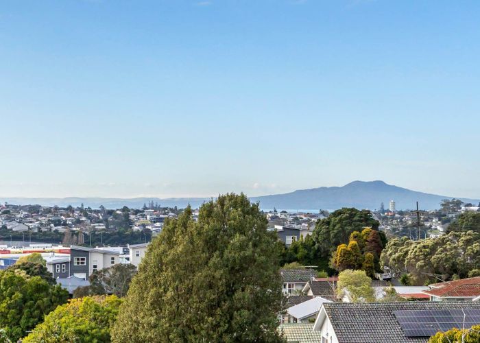  at 2/307A Wairau Road, Totara Vale, North Shore City, Auckland