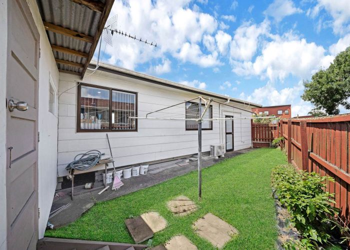  at 75 Kerrs Road, Manukau, Manukau City, Auckland