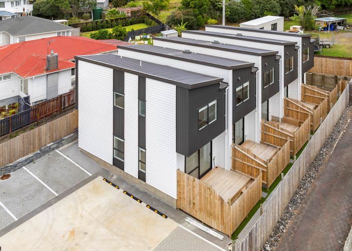  at 4 / 36 Tiroroa Avenue, Te Atatu South, Waitakere City, Auckland