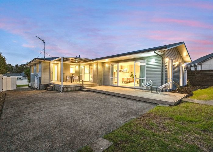  at 27 La Rosa Street, Green Bay, Waitakere City, Auckland