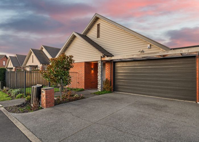  at 35 Henley Green, Northwood, Christchurch
