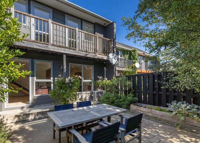 at 4/100 Papanui Road, Merivale, Christchurch
