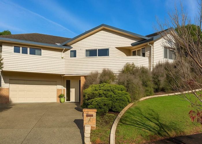  at 4 Nottingham Place, Northcross, Auckland