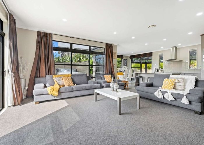  at 14 Regis Lane, Flat Bush, Manukau City, Auckland