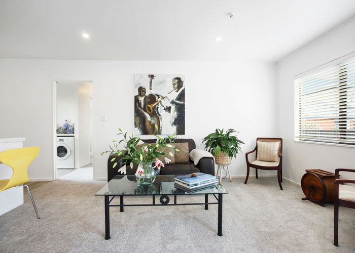  at 2/111 Bayswater Avenue, Bayswater, Auckland