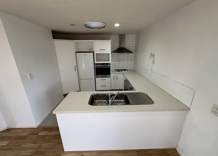  at 2/11 Bowscale Place, Northpark, Manukau City, Auckland