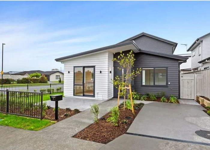  at 1 KAWE MARIE LANE "WAIATA SHORES", Takanini, Papakura, Auckland