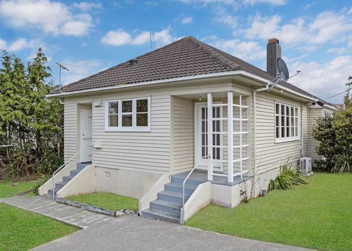  at 2 Fairlands Avenue, Waterview, Auckland