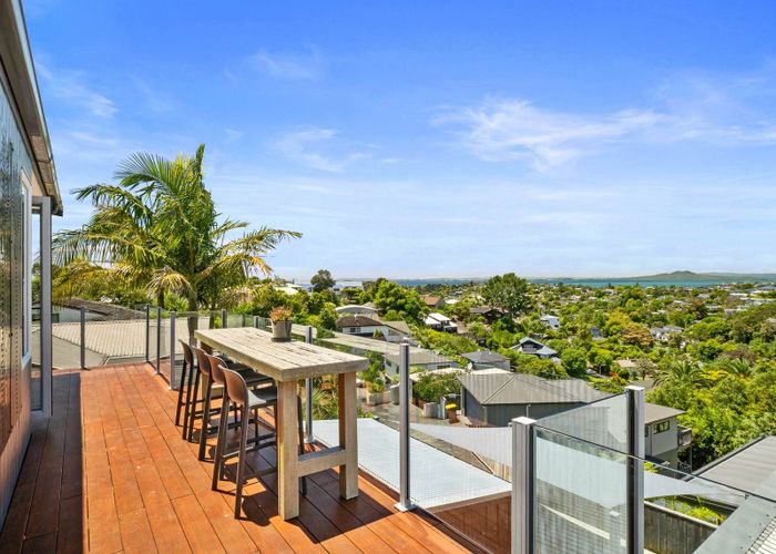  at 282 Glamorgan Drive, Northcross, North Shore City, Auckland