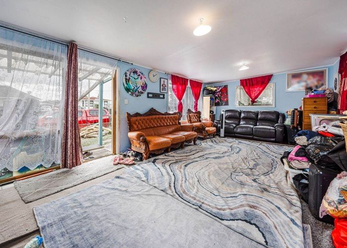  at 84 Vine Street, Mangere East, Auckland