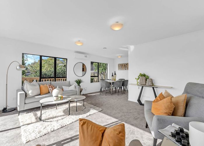  at 2/17 Exeter Place, Unsworth Heights, North Shore City, Auckland