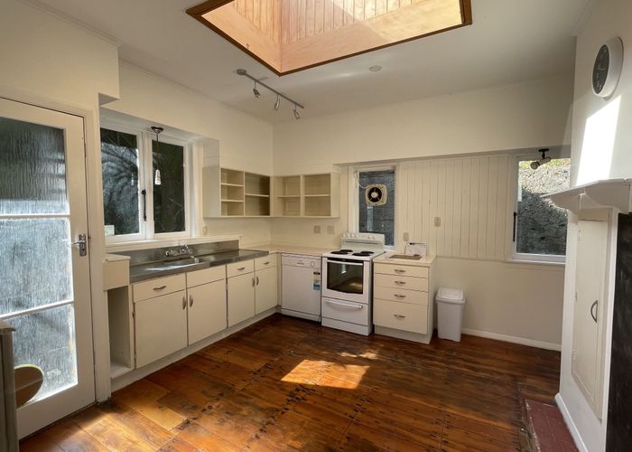  at 10 Korimako Road, Days Bay, Lower Hutt, Wellington