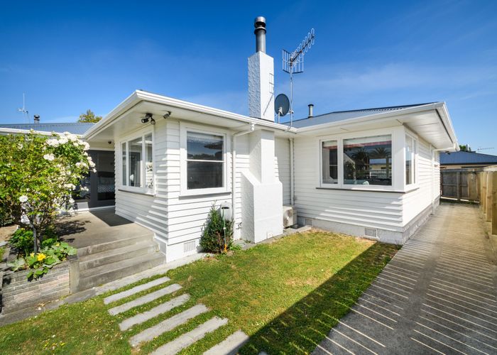  at 9 Belvedere Crescent, Takaro, Palmerston North