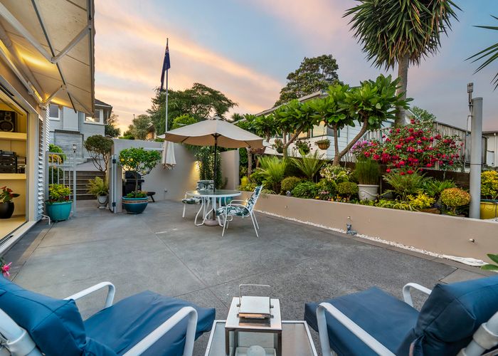 at 72A Bradbury Road, Botany Downs, Auckland