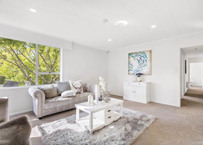  at 27 Contessa Drive, Glenfield, Auckland