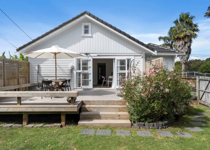  at 1/24 Cresta Avenue, Beach Haven, Auckland