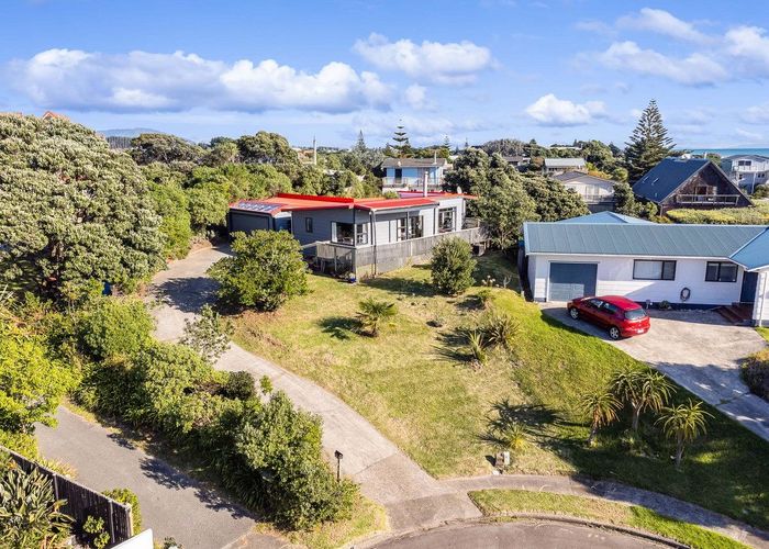  at 16 Frances Street, Waikanae Beach, Waikanae