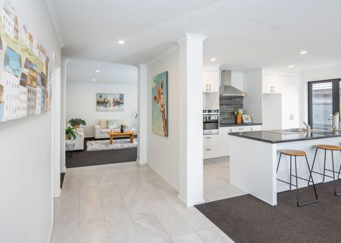  at 8 Ladeira Place, Fitzroy, Hamilton