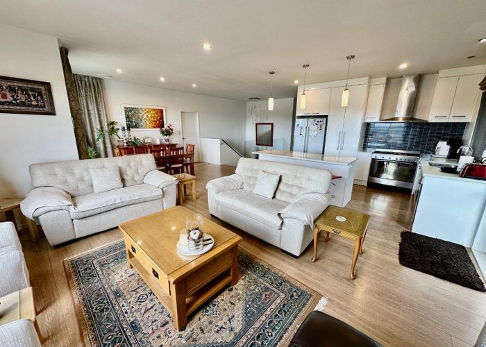  at 16 San Casello Rise, Henderson, Waitakere City, Auckland