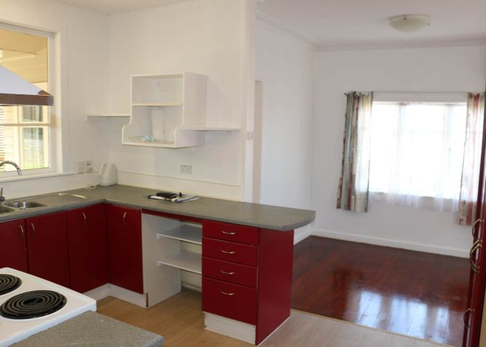  at 4 Lewis Street, Blockhouse Bay, Auckland City, Auckland