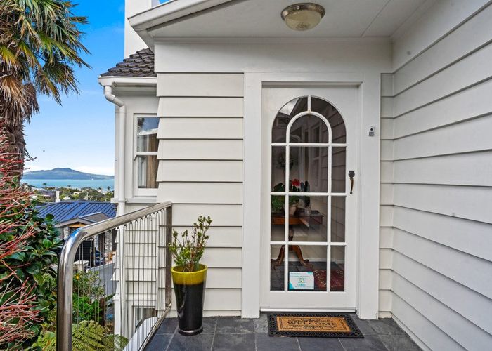 For sale 3 Castor Bay Road, Castor Bay, North Shore City, Auckland