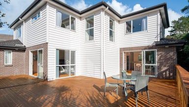  at 33C Oteha Valley Road, Northcross, Auckland