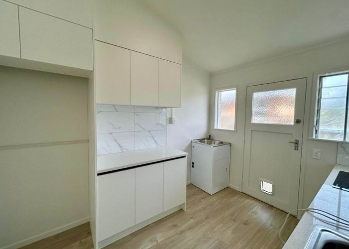  at 1/6 Almond Place, Mount Wellington, Auckland