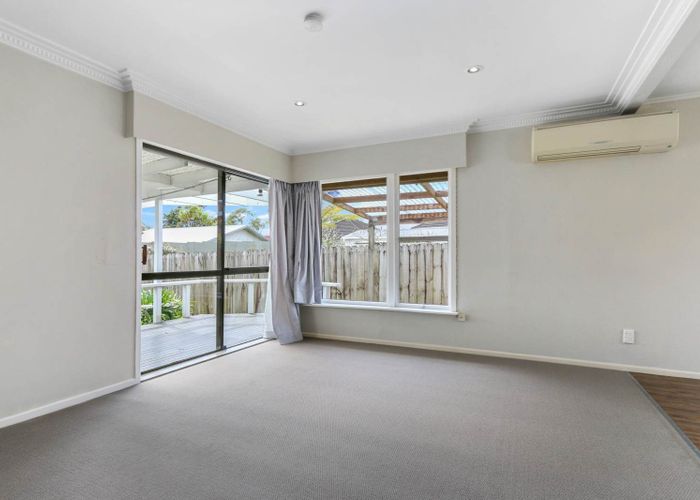  at 4 Fairdene Avenue, Henderson, Waitakere City, Auckland