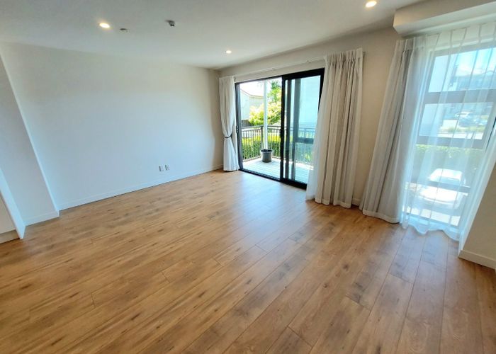  at 7 Lilac Lane, Oteha, Auckland