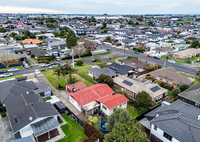  at 4 Grande Vue Road, Papatoetoe, Manukau City, Auckland
