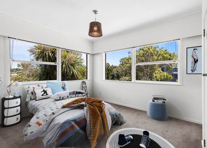  at 24 Holdaway Avenue, Northcote, North Shore City, Auckland