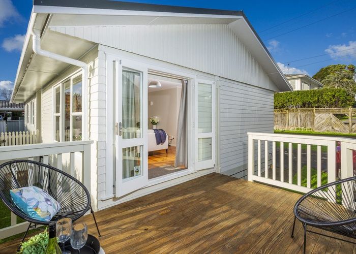 at 8A Kaipatiki Road, Glenfield, North Shore City, Auckland