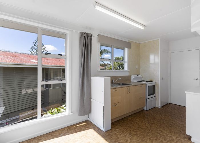  at 5 Westall Road, New Lynn, Auckland