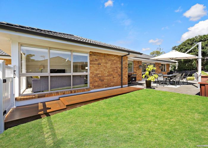  at 2/6 Carriage Close, Northpark, Manukau City, Auckland