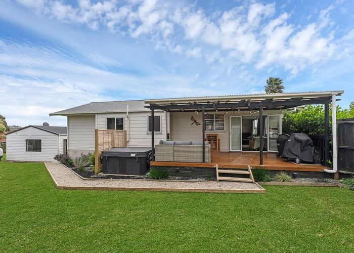  at 9 Ohira Place, Henderson, Waitakere City, Auckland