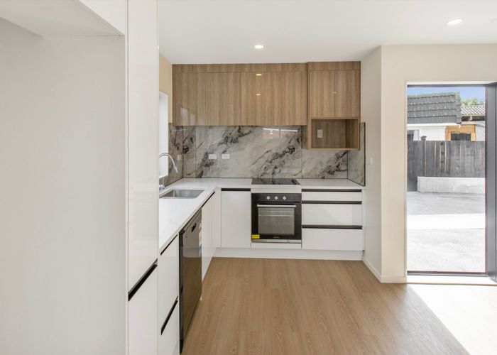  at 2/8 Benton Place, Manurewa, Manukau City, Auckland