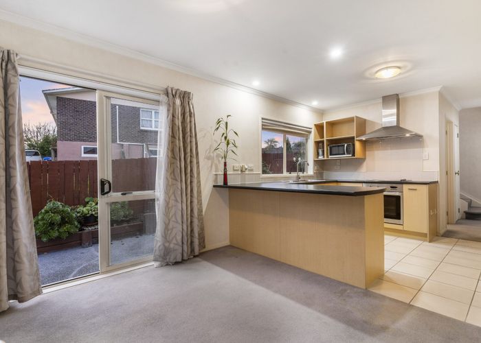  at 17 Stolford Crescent, New Lynn, Auckland