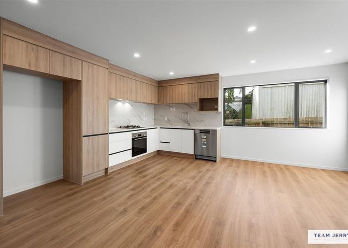  at Lot 5, 6 Woodhouse Place, West Harbour, Waitakere City, Auckland