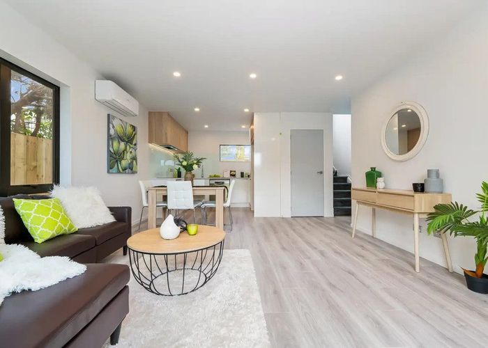  at Te Atatu Peninsula, Waitakere City, Auckland